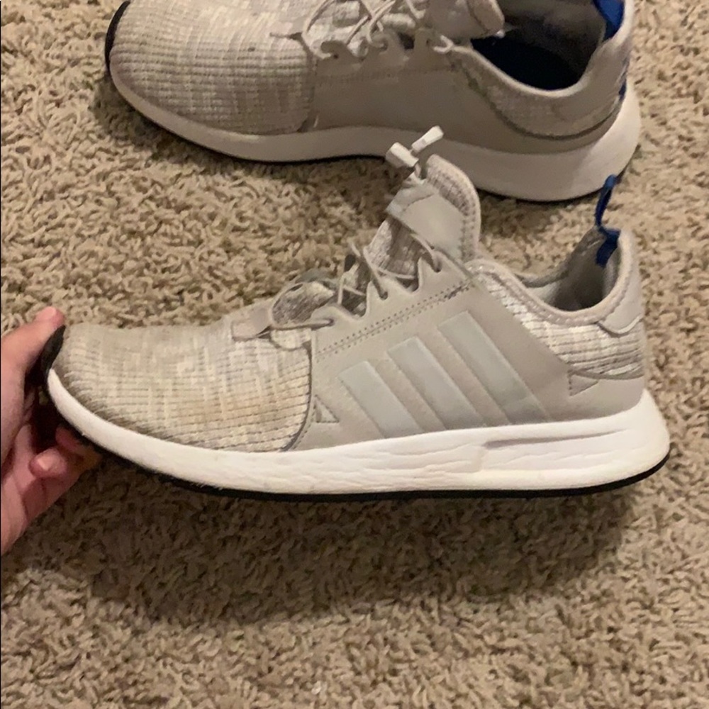 Adidas Men’s Light Gray Sneakers